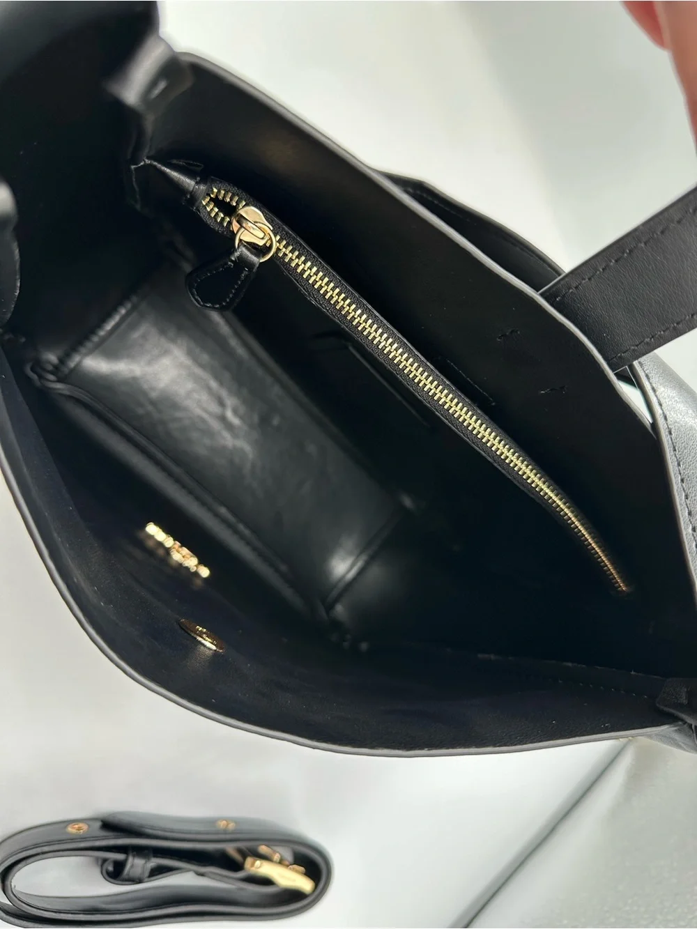 Coach Hadley Hobo Signature Canvas Brown Black Leather Turnlock Gold CW003 NWT